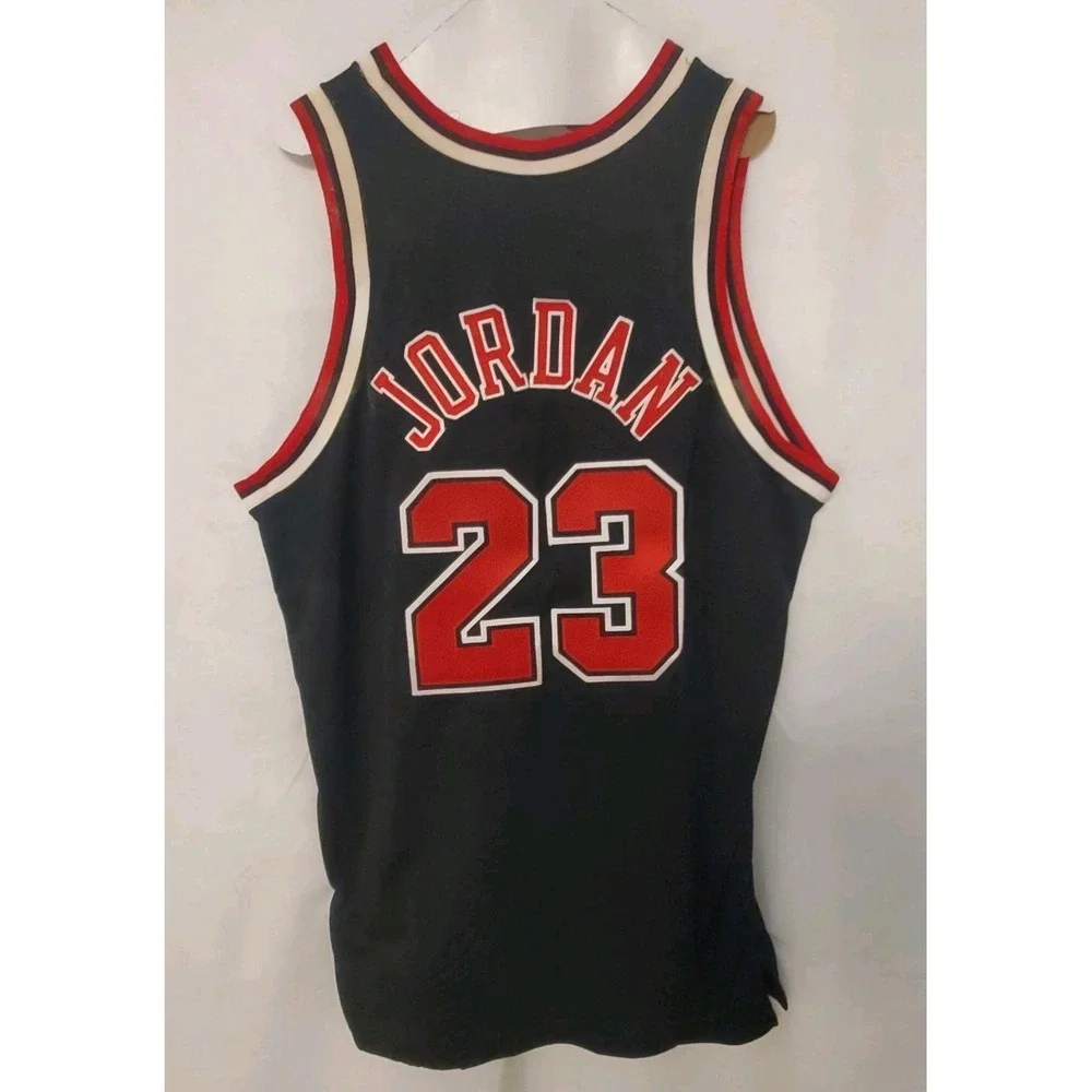 Michael Jordan Autographed Black Retirement Jersey with‎ Upper Deck Hologram COA - Picture 2 of 9